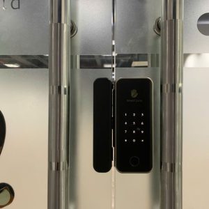 khóa vân tay cửa kính cường lực