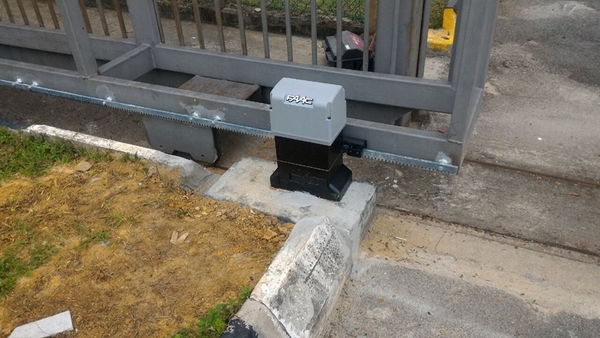 Motor cổng trượt FAAC