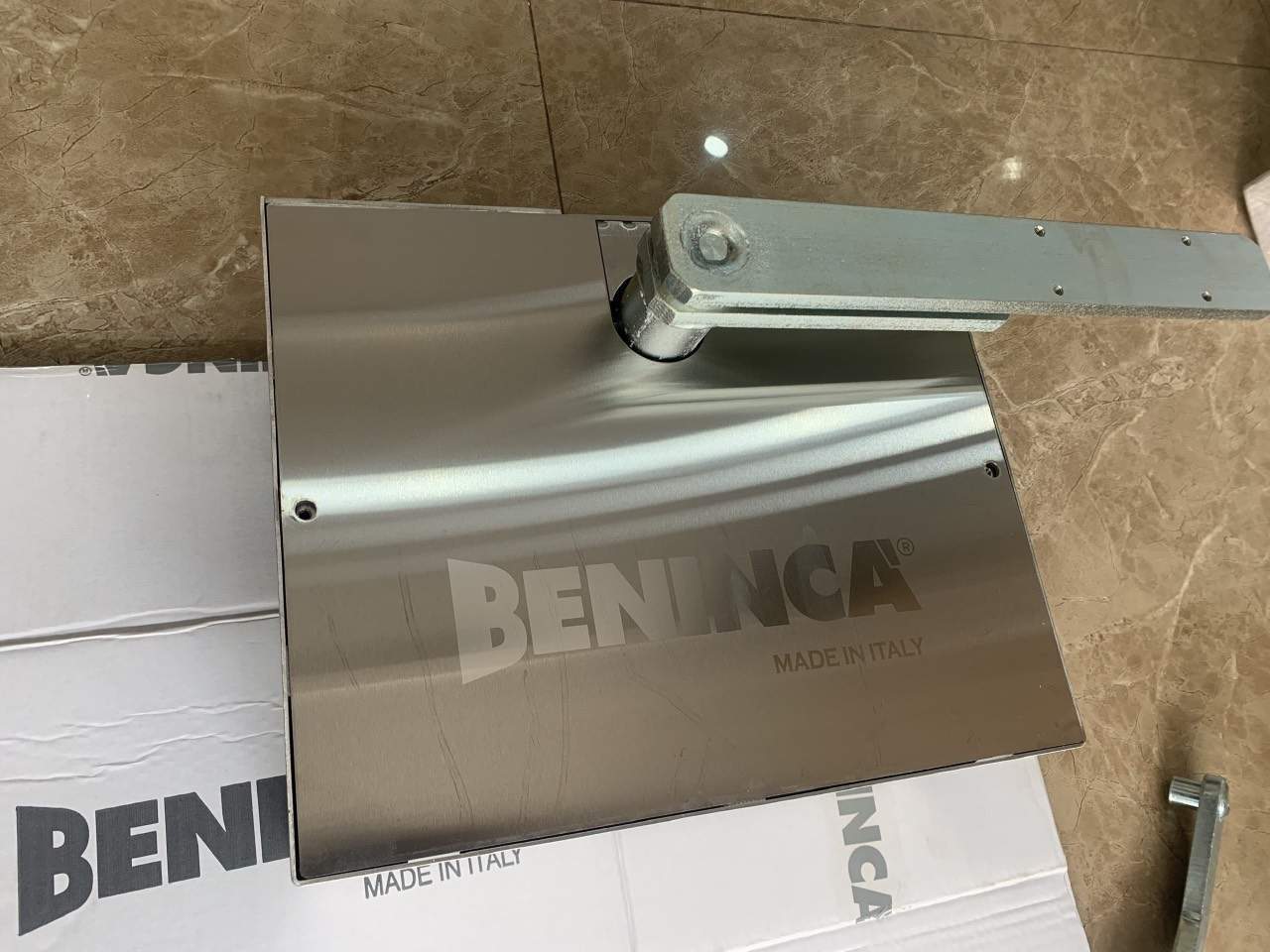 Bản lề cổng âm sàn Beninca