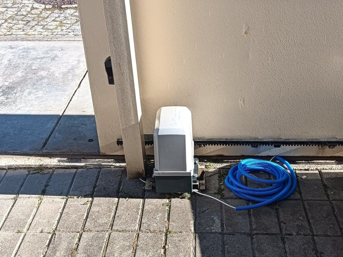 Cổng tự động Proteco Mover 5 vận hành ổn định