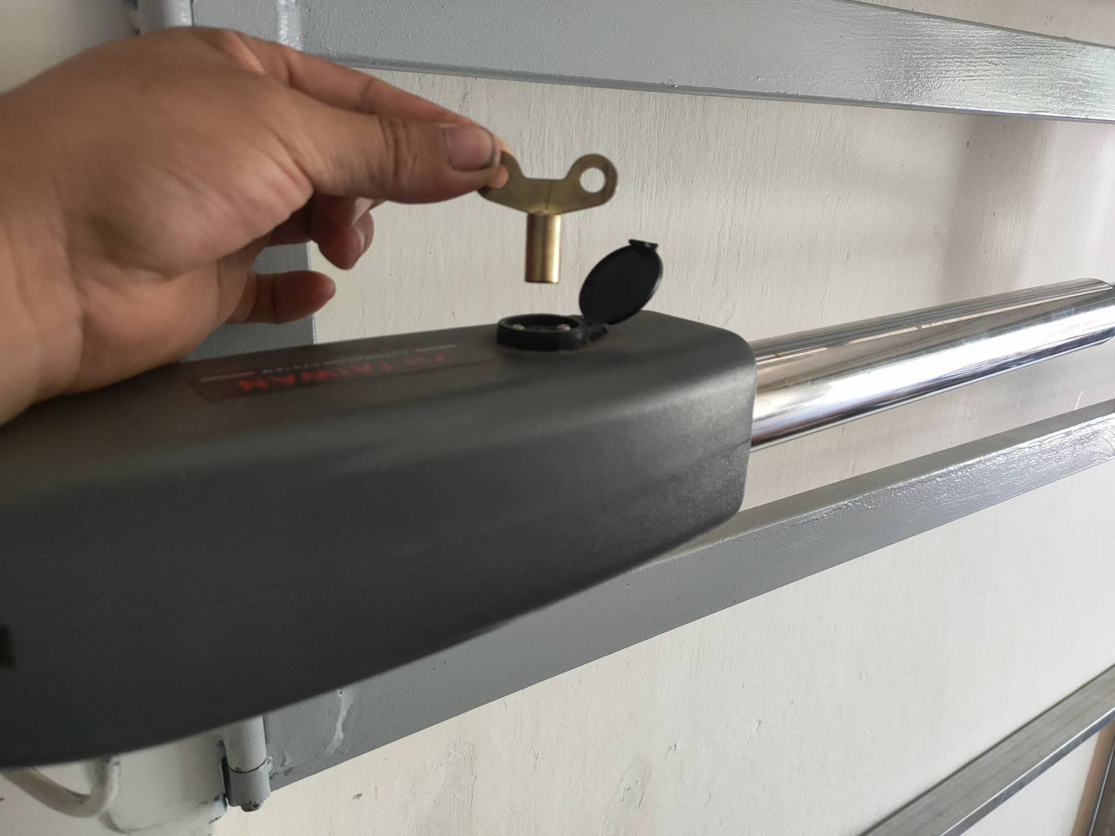 Khoá cơ chuyển đổi thủ công trong trường hợp khẩn cấp