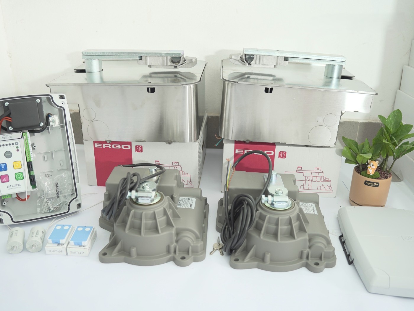 Thông số kỹ thuật của motor cổng âm sàn Life ER4 24 UNI